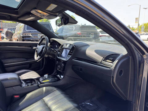 2018 Chrysler 300 S