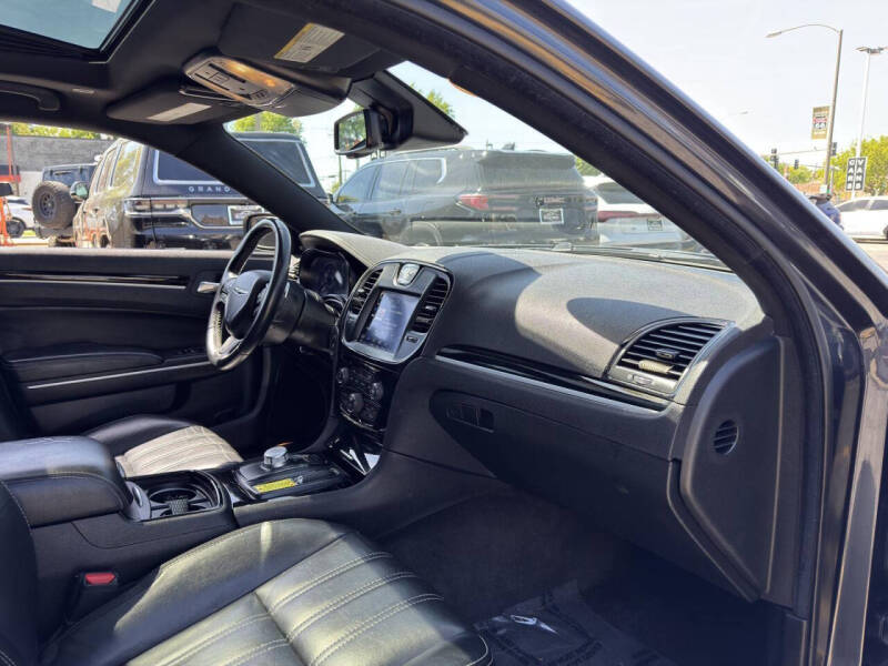 2018 Chrysler 300 S