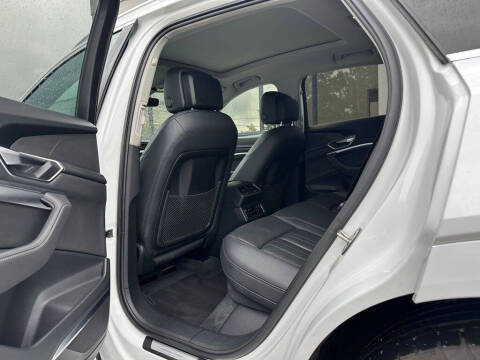 2024 Audi Q8 e-tron quattro Premium Plus