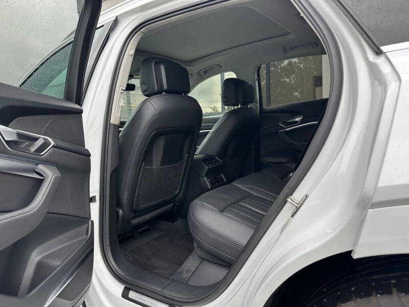 2024 Audi Q8 e-tron quattro Premium Plus