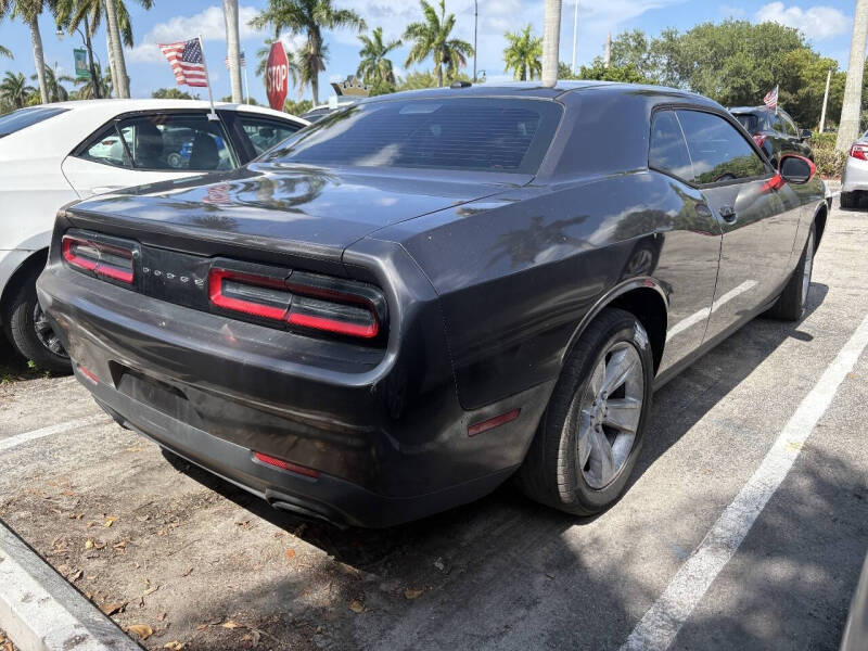 2016 Dodge Challenger SXT