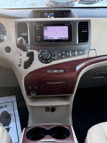 2013 Toyota Sienna XLE 7-Passenger