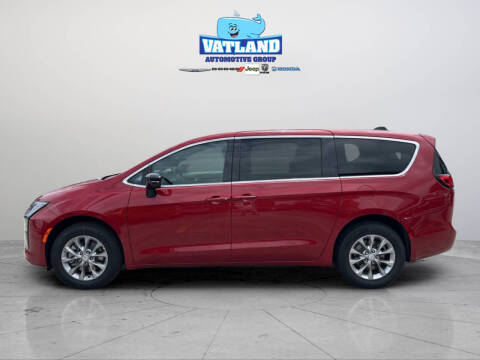 2027 Chrysler Pacifica Select