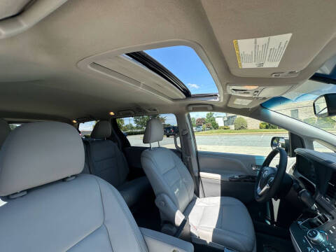 2015 Toyota Sienna XLE 8-Passenger