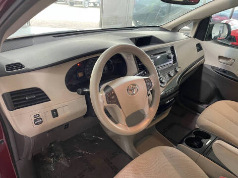 2012 Toyota Sienna LE 8-Passenger