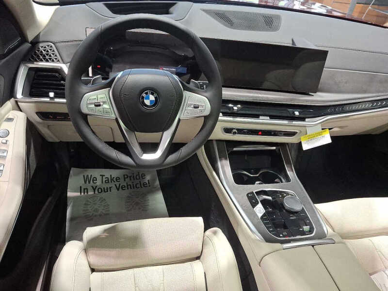 2025 BMW X7 xDrive40i