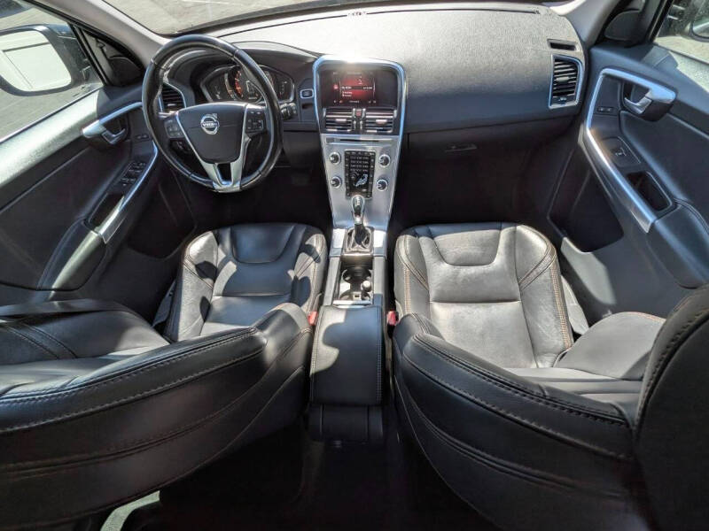 2017 Volvo XC60 T5 Dynamic