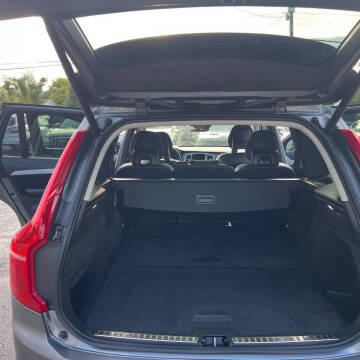 2016 Volvo XC90 T5 Momentum