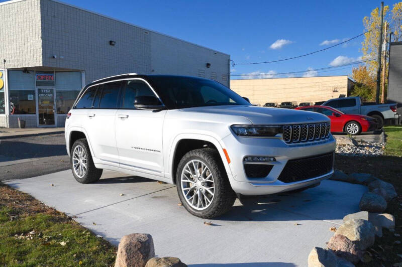 2022 Jeep Grand Cherokee Summit