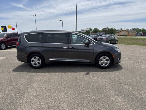 2017 Chrysler Pacifica Touring-L Plus