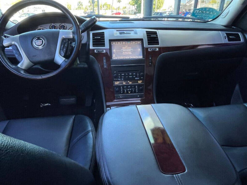 2011 Cadillac Escalade Premium