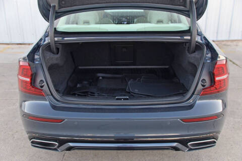 2022 Volvo S60 B5 Momentum