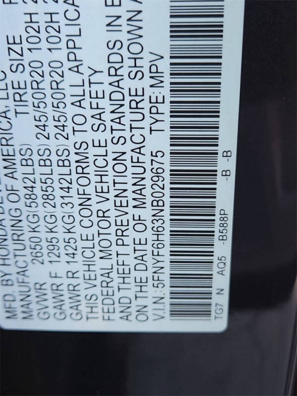 2022 Honda Pilot Touring w/Rear Captain's Chairs