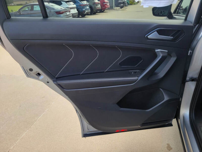 2023 Volkswagen Tiguan SE R-Line Black