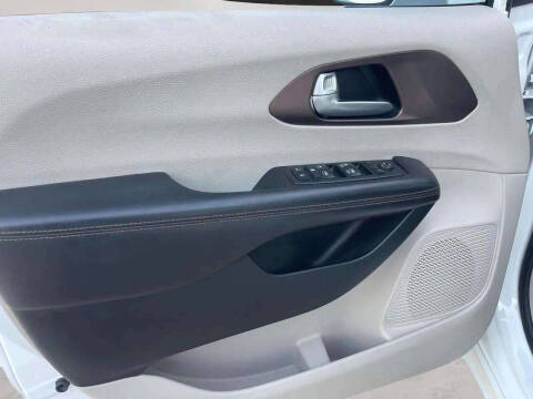 2017 Chrysler Pacifica Touring-L