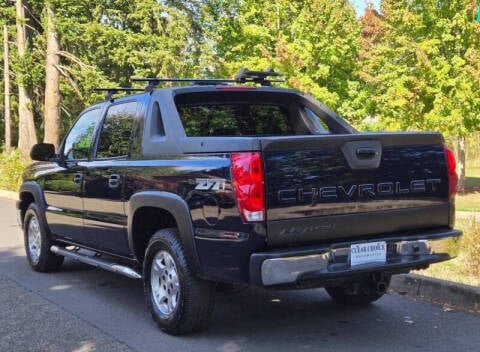 2004 Chevrolet Avalanche for sale at CLEAR CHOICE AUTOMOTIVE in Milwaukie OR