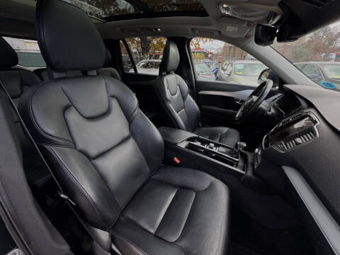 2016 Volvo XC90 T5 Momentum