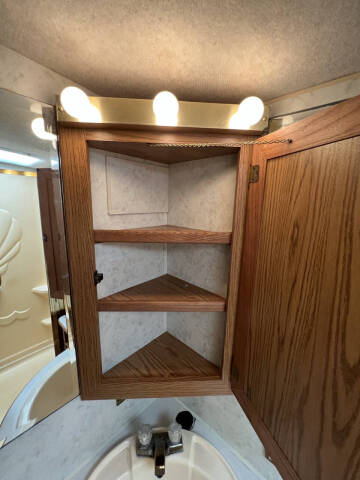 2000 Winnebago Adventurer