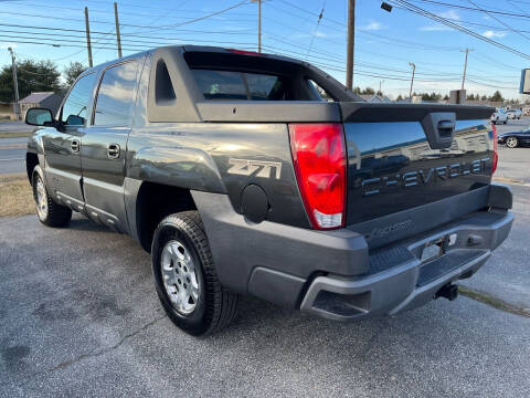 2005 Chevrolet Avalanche for sale at Burkholder Motors in Middletown DE