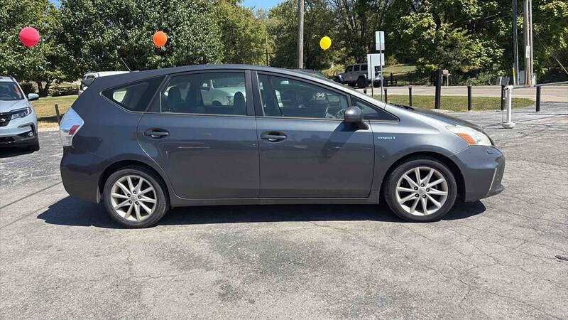 2013 Toyota Prius v Five