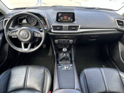 2017 Mazda MAZDA3 Touring