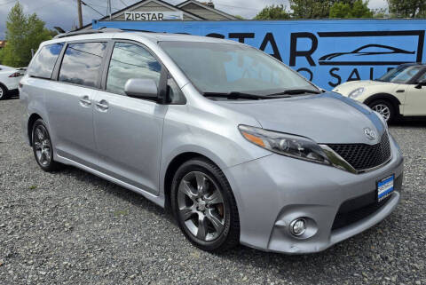 2016 Toyota Sienna SE 8-Passenger