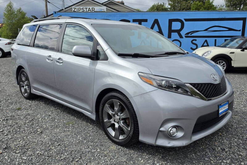 2016 Toyota Sienna SE 8-Passenger