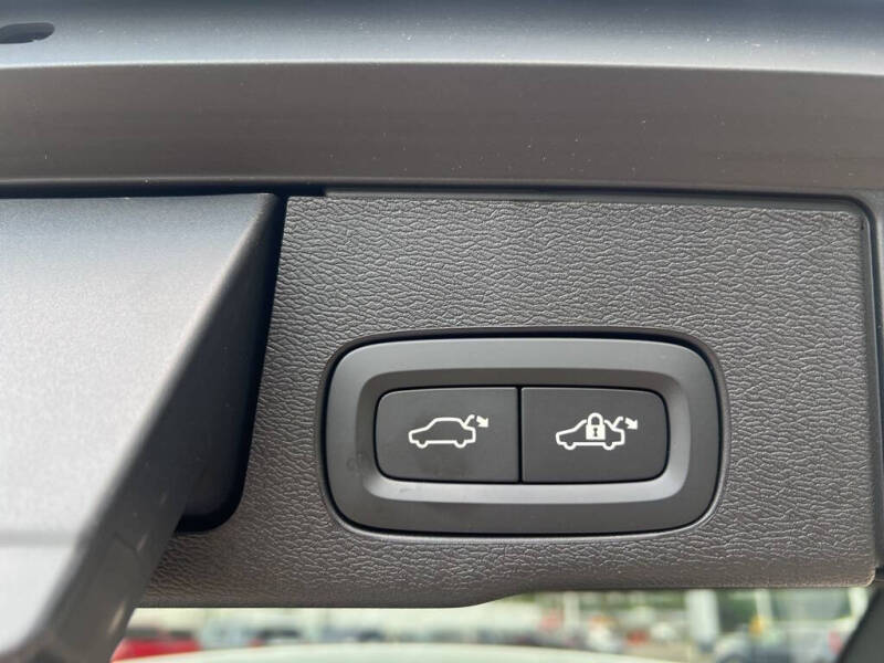 2025 Volvo XC60 T8 Plus Dark Theme