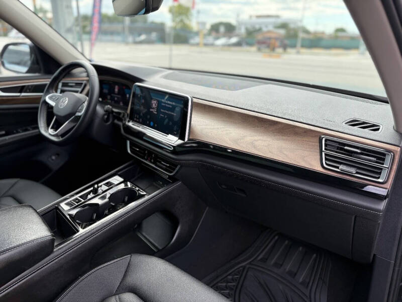 2024 Volkswagen Atlas SE