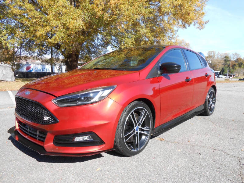 2018 Ford Focus ST's photo