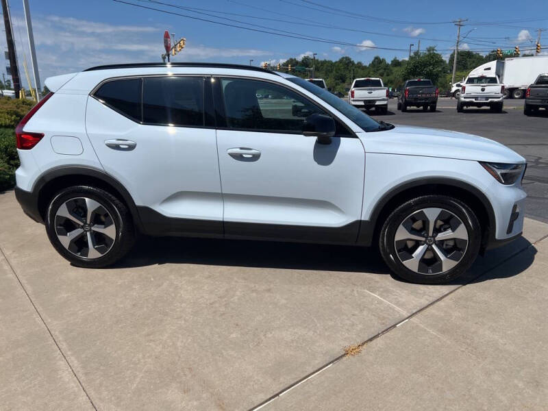 2026 Volvo XC40 B5 Core