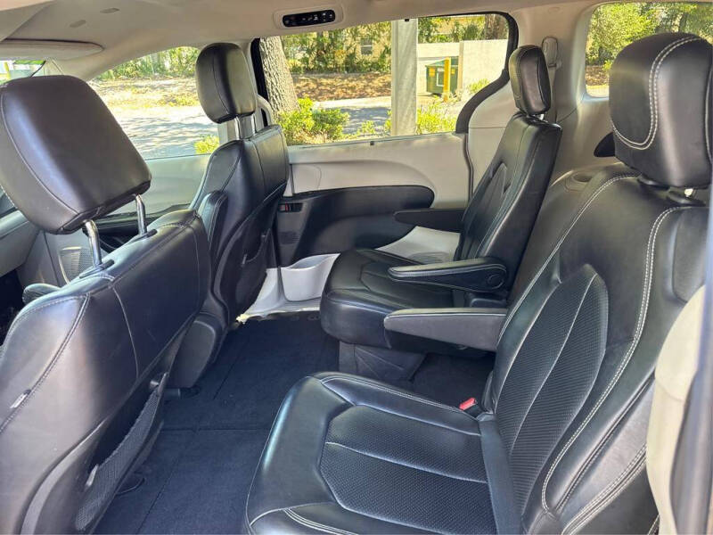 2020 Chrysler Voyager LXi