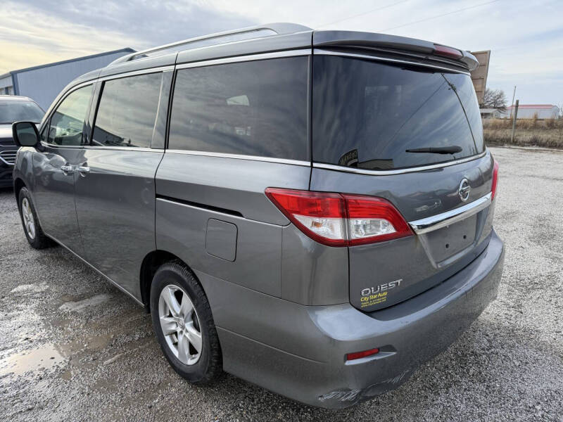 2017 Nissan Quest SV