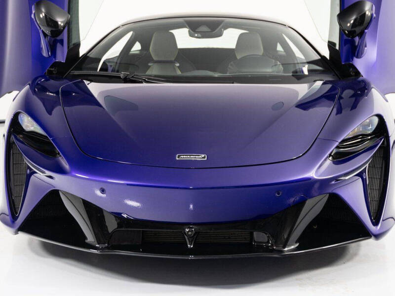 2023 McLaren Artura