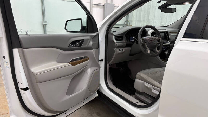 2017 GMC Acadia SLE-1