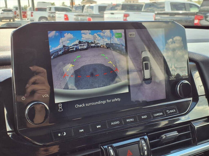 2022 Nissan Pathfinder SL