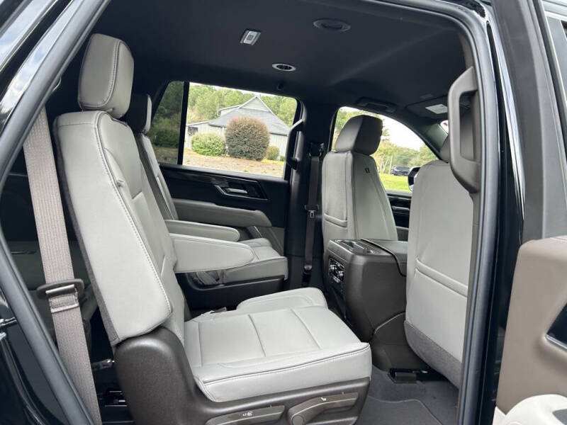 2025 GMC Yukon Elevation