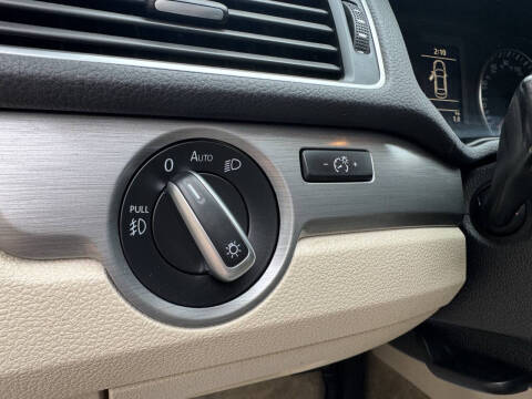 2015 Volkswagen Passat 1.8T SE