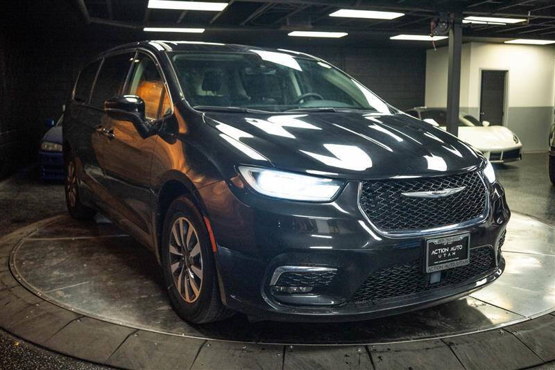 2023 Chrysler Pacifica Plug-In Hybrid Touring L