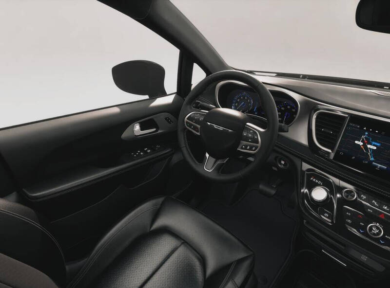 2027 Chrysler Pacifica Select