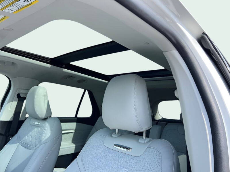 2025 Ford Explorer Platinum