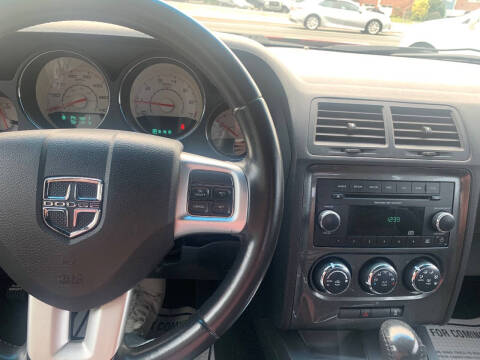 2013 Dodge Challenger SXT Plus