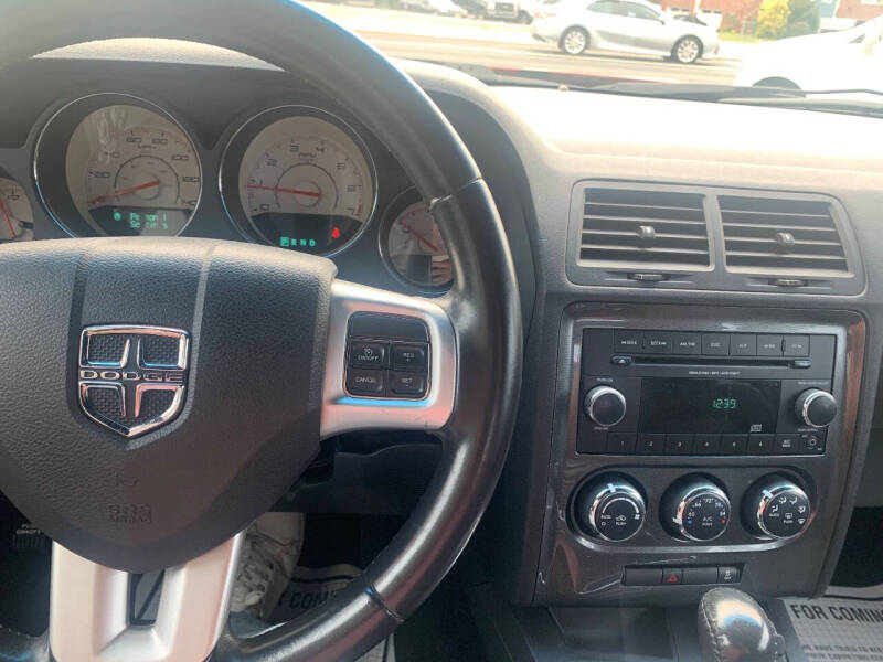 2013 Dodge Challenger SXT Plus