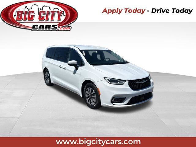 2023 Chrysler Pacifica Plug-In Hybrid Touring L