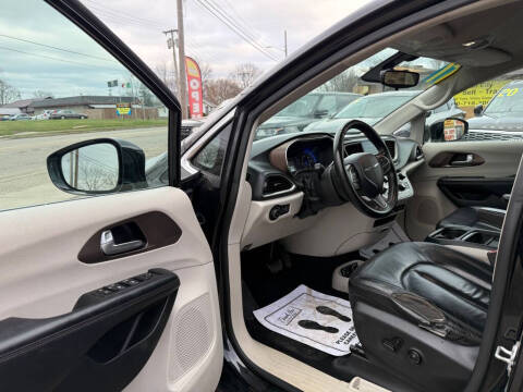 2017 Chrysler Pacifica Touring-L