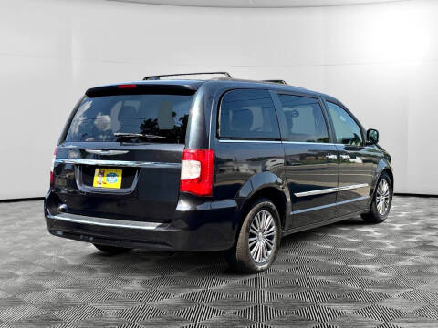 2014 Chrysler Town and Country Touring-L