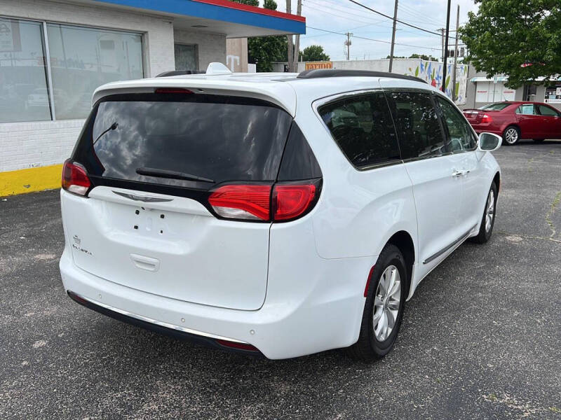2017 Chrysler Pacifica Touring-L
