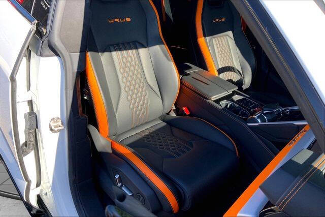 2023 Lamborghini Urus S
