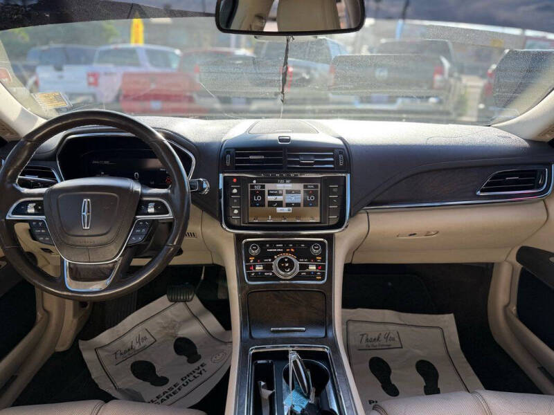 2017 Lincoln Continental Select