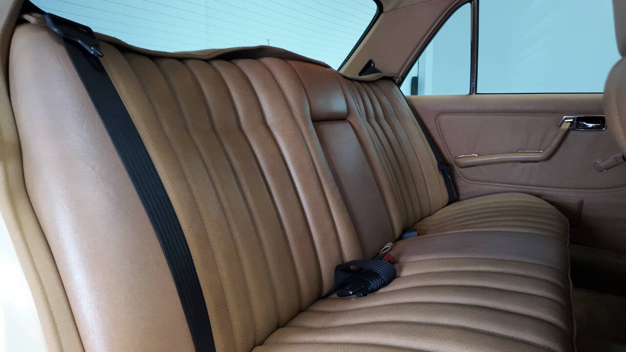 1983 Mercedes-Benz 240-Class 58